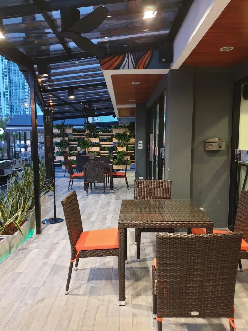 T2 Jomtien Pattaya Hotel Exterior foto